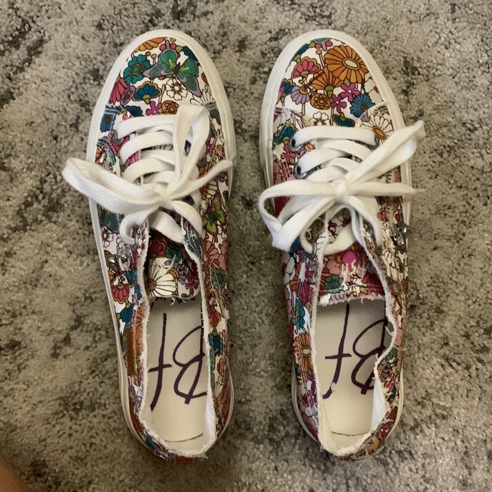 Blowfish Womens Size 7 Sneakers with Side Zipper